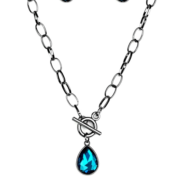 Beautiful toggle necklace